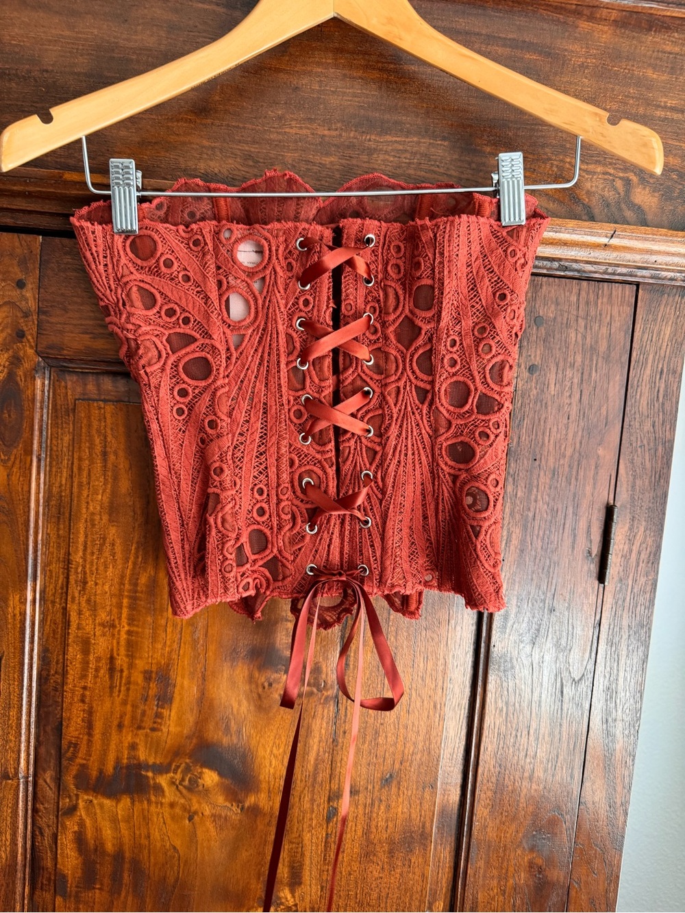 Pretty Little Thing Textured Sheet Floral Lace Corset - Picture 4 of 7